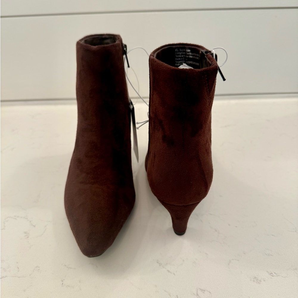 NWT UNIVERSAL THREAD Chocolate Brown Faux Suede Ankle Boots, size 6-1/2 - Picture 4 of 10